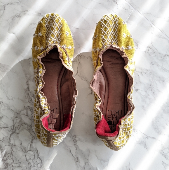 Ticket To Timbuktu ∆ Embroidered Flat - Picture 4 of 7